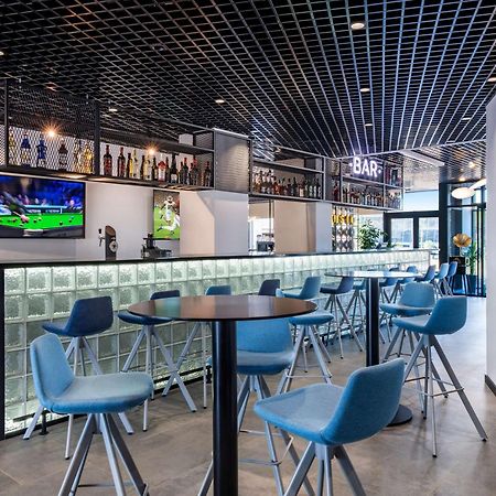 Ibis Tbilisi Airport Hotel Bagian luar foto