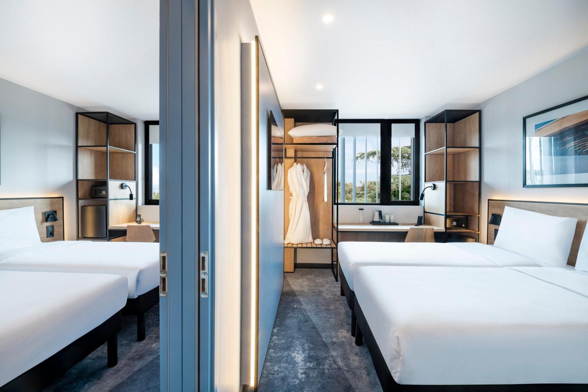 Ibis Tbilisi Airport Hotel Bagian luar foto